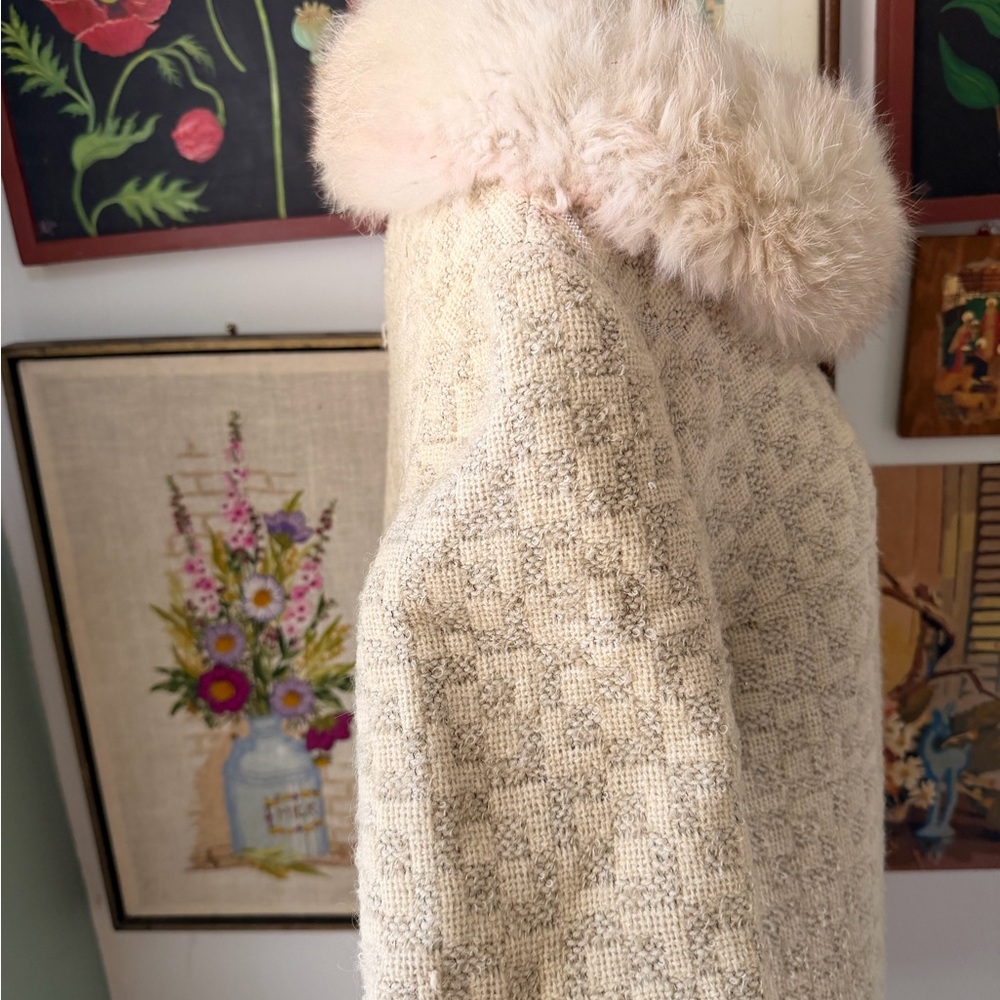 Vintage 1960s MOD Cream Fur-Trimmed Women's Coat - Picture 4 of 8
